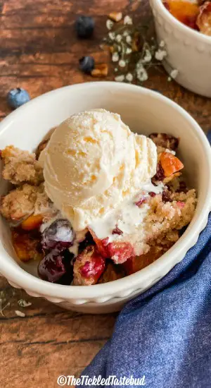 Cobbler with ice cream 