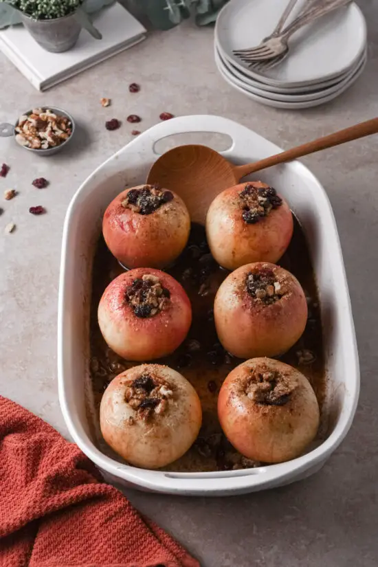 Pan full of cooked stuffed apples